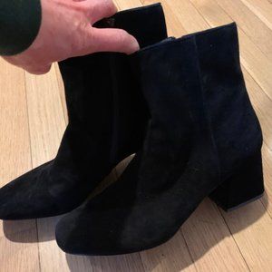 Steve Madden Black Suede Boots brand new